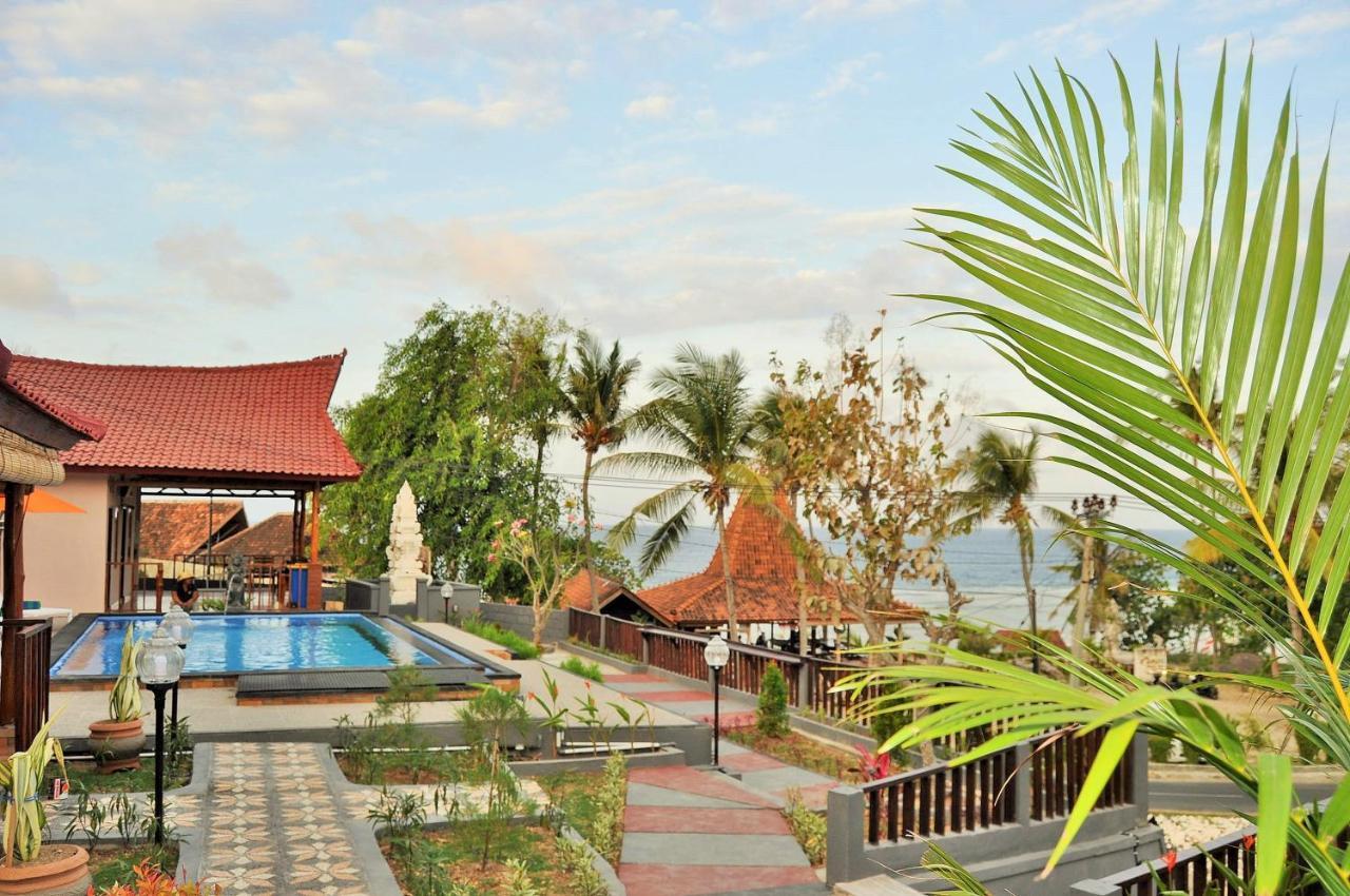 Surya Chandra Beach Bungalow Batununggul 외부 사진